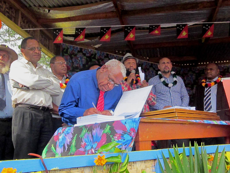 Contract signed for Lumusa Health Centre