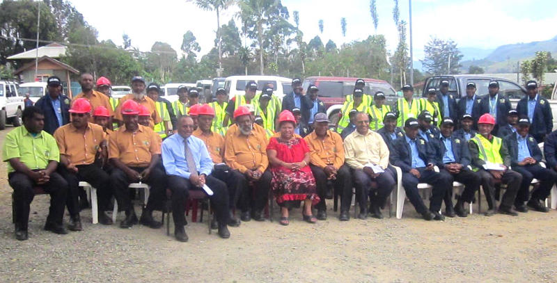 https://www.whhs.gov.pg/wp-content/uploads/2015/01/New-uniforms-for-drivers-and-security-guards.jpg