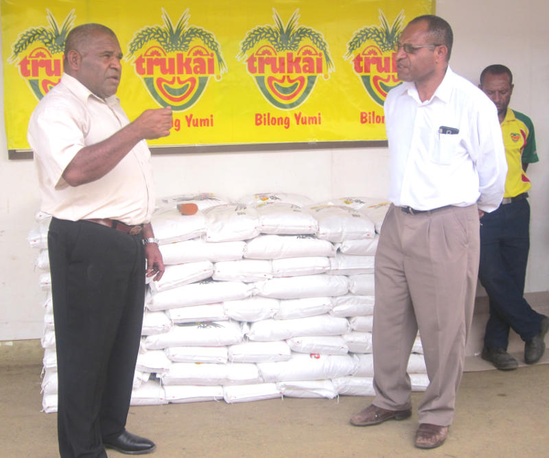 Trukai Industries Ltd donates rice to Mt Hagen Hospital