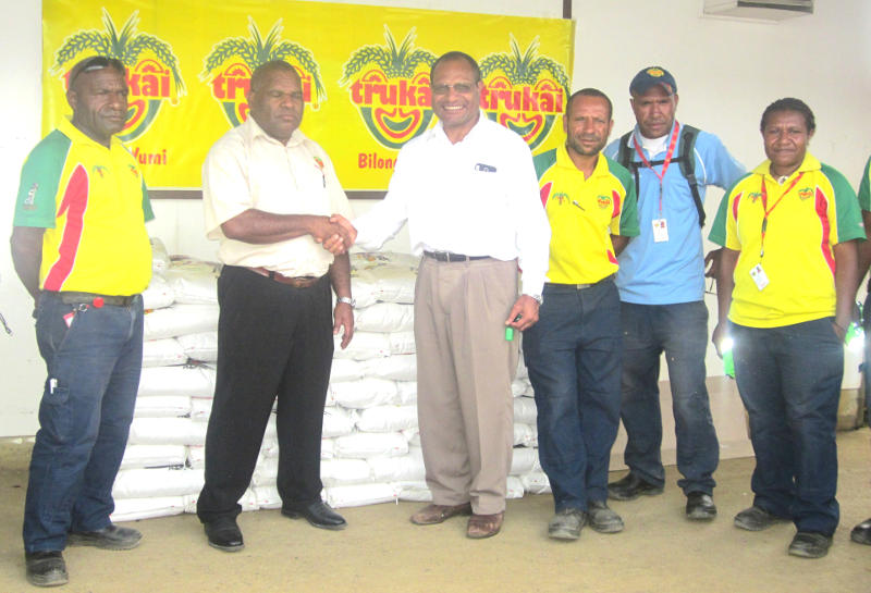 Trukai Industries Ltd donates rice to Mt Hagen Hospital
