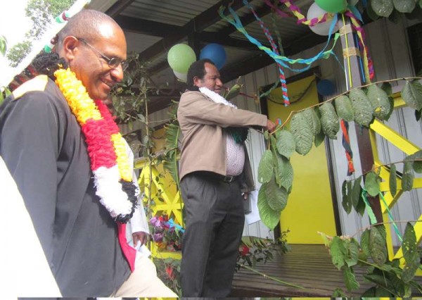 Member for Hagen Open and Minister for Transport & Infrastructure, Mr. William Duma cutting the ribbon watched by Dr. James Kintwa, CEO of WHPHA. 