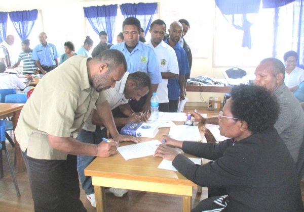 Some of the employees are pictured signing their Oaths in the presence of Mt Hagen District Court Magistrate, Lorna Sani.