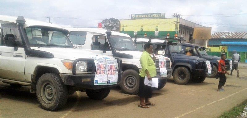 Health Promotion Officer, Elizabeth Pundu addresses the public in Hagen City.