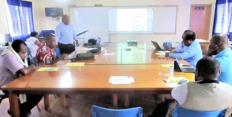 The participants in deep discussion on the cancer issue.