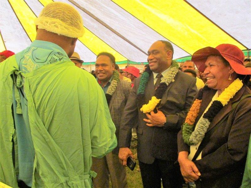 Minister Kapavore and Governor Wingti being shown what happens in an operating theatre by senior surgeon, Dr Benjamin Yapo.