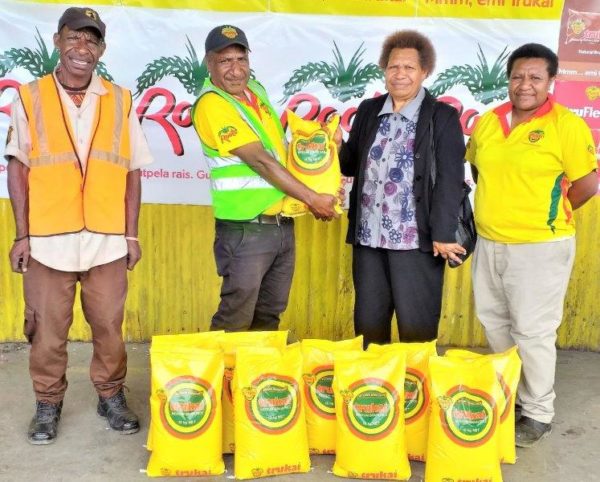 Trukai Rice Industries has again donated rice to Mt Hagen Hospital to feed its in-patients. The company which donates rice to the hospital on a yearly basis this time has donated 10 bags of 10kg trukai rice. A member of the Senior Management of the Western Highlands Provincial Health Authority took delivery of the bags of rice during a small ceremony at the company’s Mt Hagen rice terminal on 23rd December 2020. Jacob Yawi, the company’s Area Sales Manager for Western Highlands, Southern Highlands and Enga said when presenting the bags of rice that the small gesture was to show the company’s appreciation for its major clients’ continued customership. He said the WHPHA was one of its major clients and therefore the company felt obliged to give something back to show its appreciation. He added that usually the company would donate one ton of rice to clients such as WHPHA and police in the region every end of the year but this time it could not meet the target because of the effect Covid-19 has had on its operations. WHPHA’s Deputy Director Nursing (clinical), Sr Joan Okk when accepting the donation said rice was PNG’s favourite food and the PHA bought plenty of it every year so that its patients could be fed some good nutritious food. She said the WHPHA greatly appreciated Trukai Rice Industries’ continued support over the years and she hoped this relationship would continue in the years to come for the benefit of the in-patients at Mt Hagen Hospital.