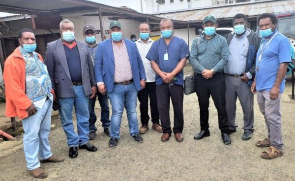 Health Minister and Secretary visit Mt Hagen Hospital