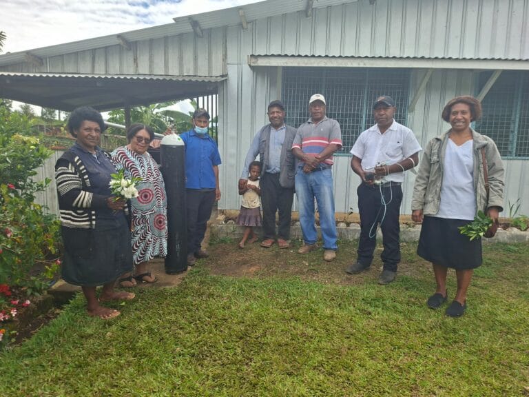 Recovered patient Mrs. Rosa Kepo (second from Left) stands with nurses from the Mt Hagen Hospital who went to receive the oxygen cylinder from her home in Dobel recently