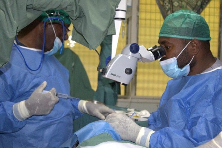 Dr Wahamu (right) performing cataract surgery in Tinsley Baptist Rural Hospital in Baiyer, WHP
