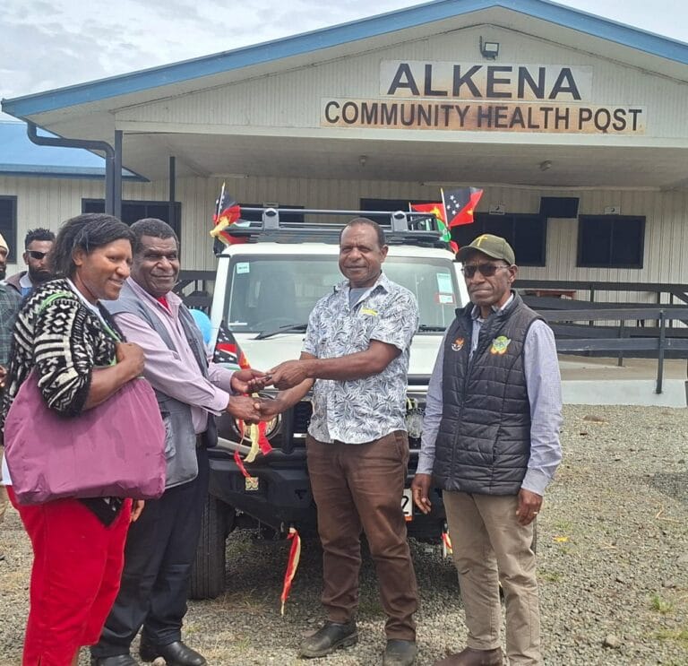 Tambul-Nebilyer DDA CEO Mr Philip Talpa (second from left) handing over the keys of the new Suzuki Jimny 5-door to WHPHA, received by Dr Maddison Dat over the weekend at Alkena, Tambul-Nebilyer District.